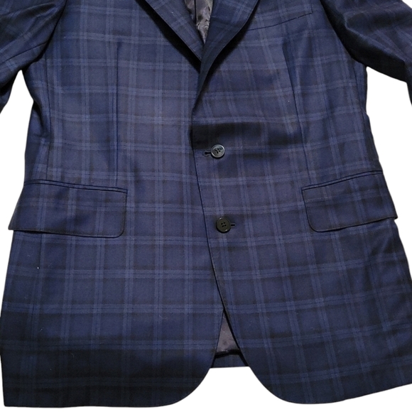 Exclusive suit tailored for Thunder player Mike Muscala - Picture 5 of 7